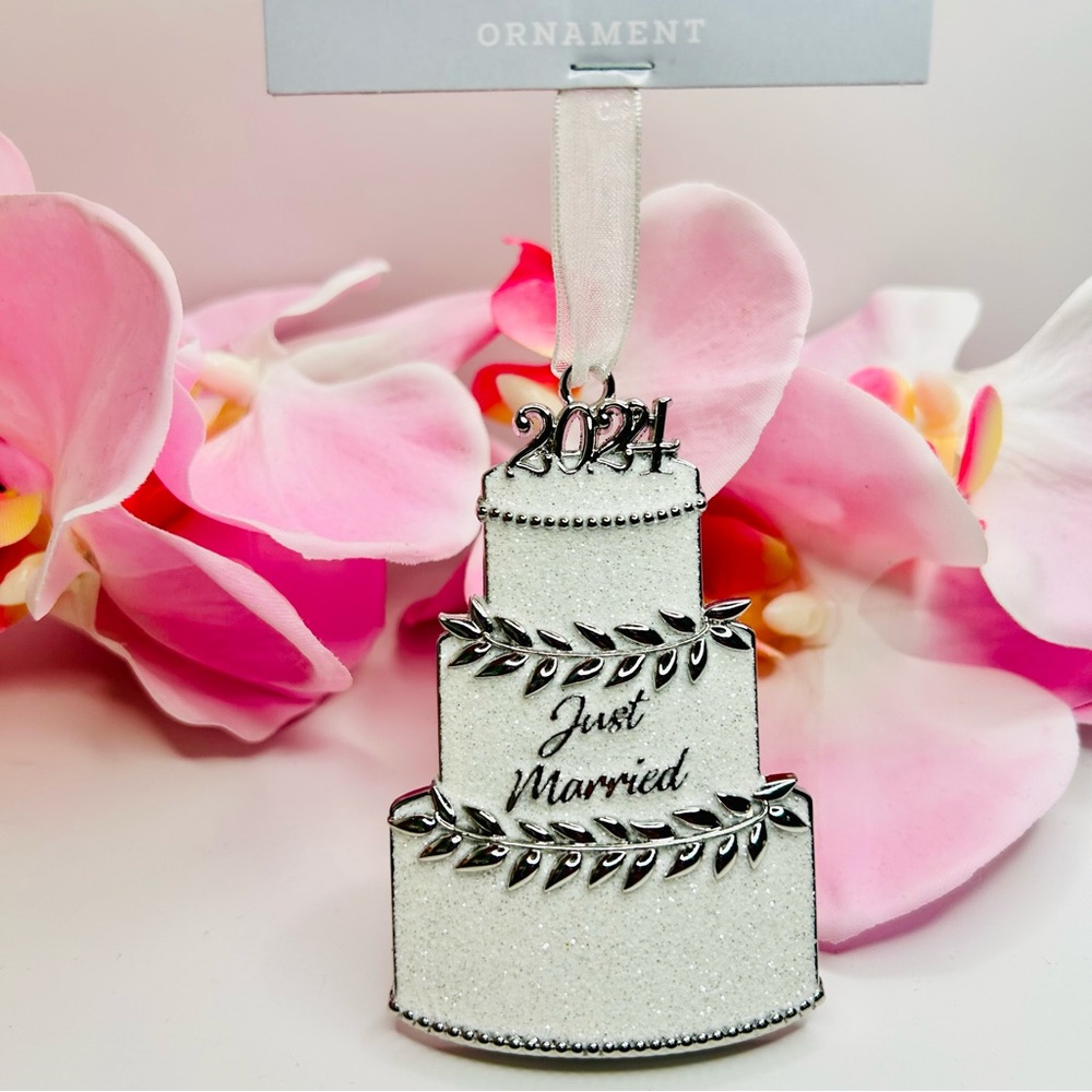“Just Married 2024” Commemorative Wedding Marriage Ornament